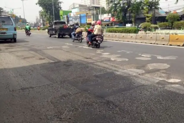 Jalan Trans Sulawesi...