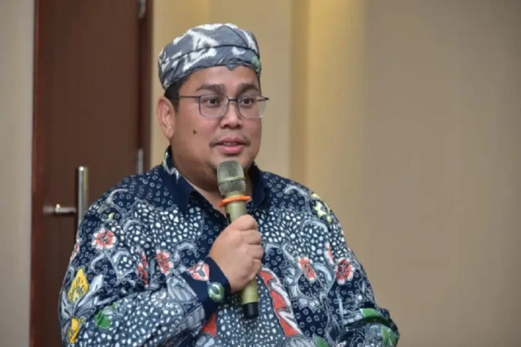 Profil Rahmat Bagja,...