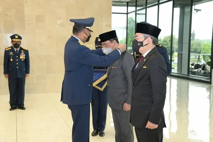KSAU Anugerahkan Tanda...