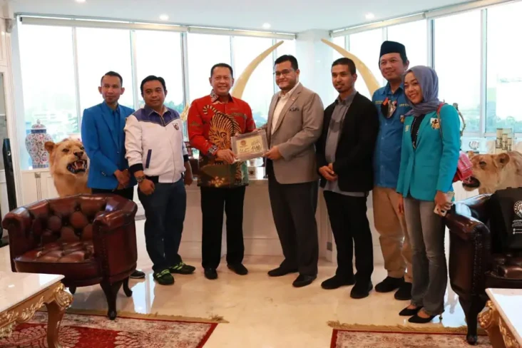 Bertemu Bamsoet, Presiden...