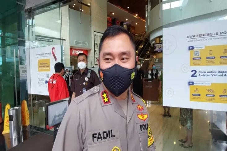 Jenguk Ade Armando di...