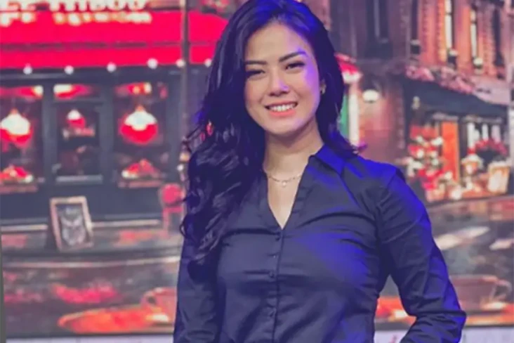 Diisukan Punya Hubungan...
