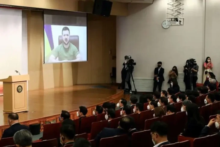 Zelensky Cari Bantuan...