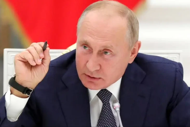 Putin Dilaporkan Pecat...