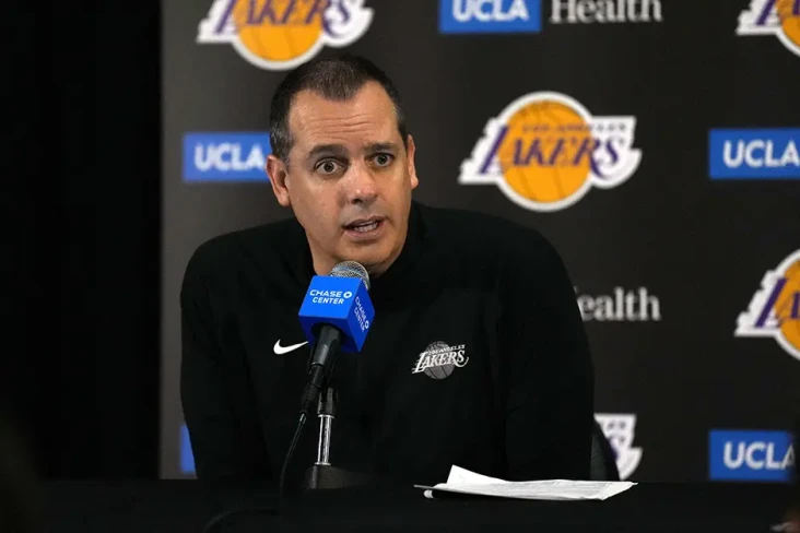 Los Angeles Lakers Pecat...