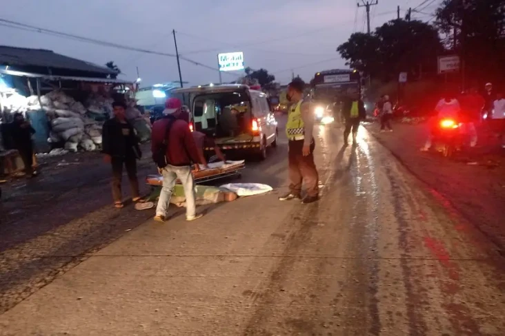 Jatuh dari Motor, Pegawai...