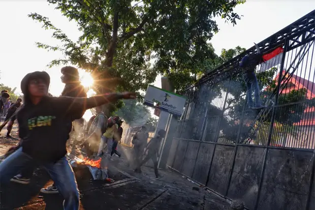 Polisi Amankan 10 Orang...