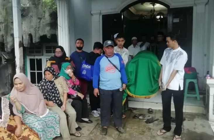 Istri Mendiang Ona Sutra...
