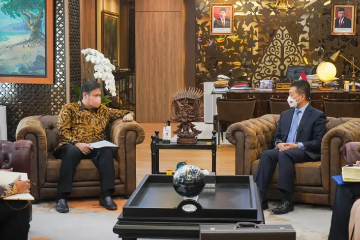 Menko Airlangga Sambut...