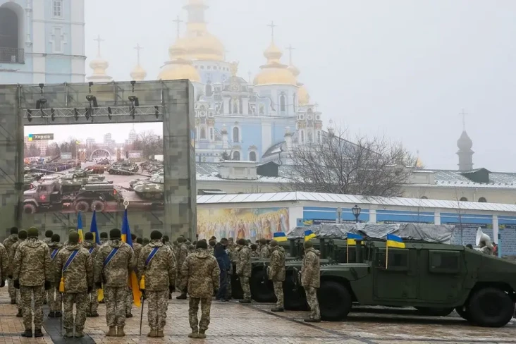 Digempur Rusia, Tentara...