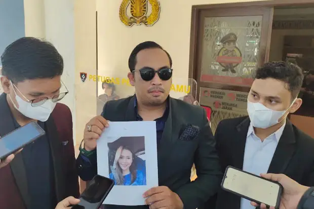 Delapan Orang di Makassar...