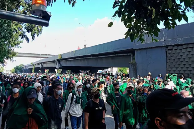 Mahasiswa Kembali Gelar...