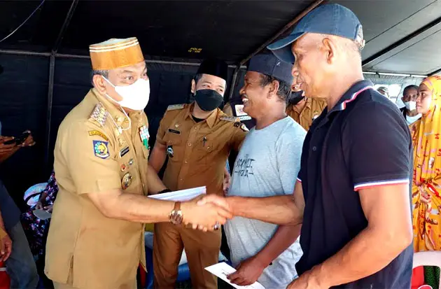 Bupati Bone Salurkan...