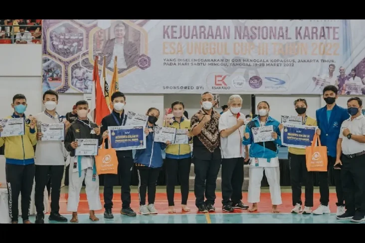 Universitas Esa Unggul...