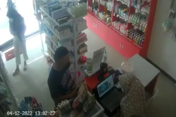 Penjaga Toko Tertipu...