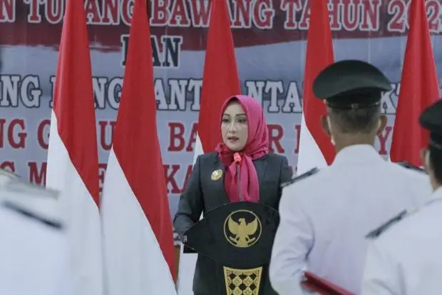 Bupati Winarti Lantik...