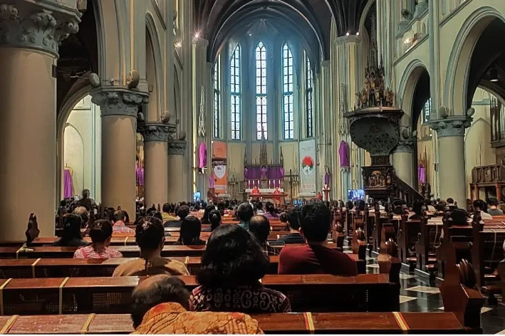 Jumat Agung, Gereja...