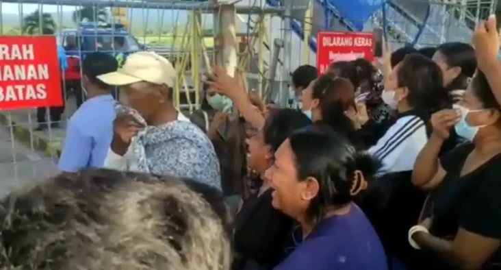 Tangis Keluarga Pecah,...