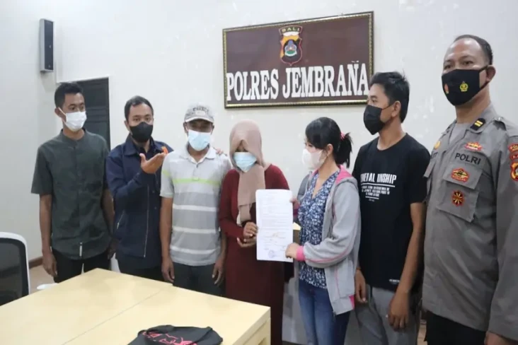 Curi HP untuk Sekolah...
