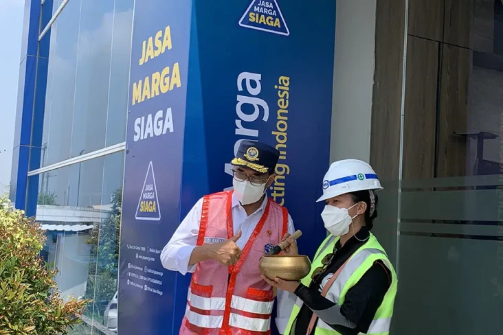 Gokil, Rara Pawang Hujan...