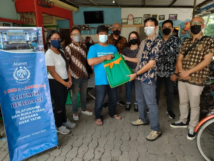 Berbagi di Bulan Suci,...