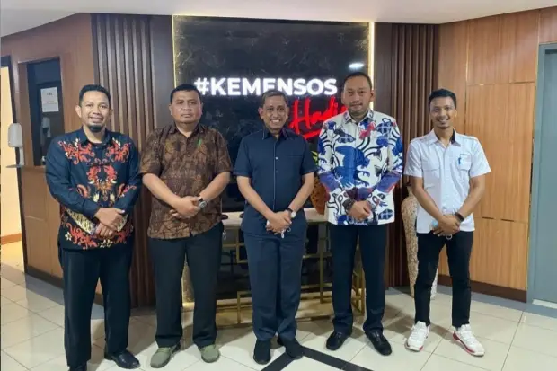 Pemkab Wajo Terima Bantuan...