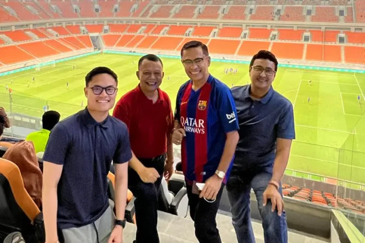 Takjub Kemegahan JIS,...