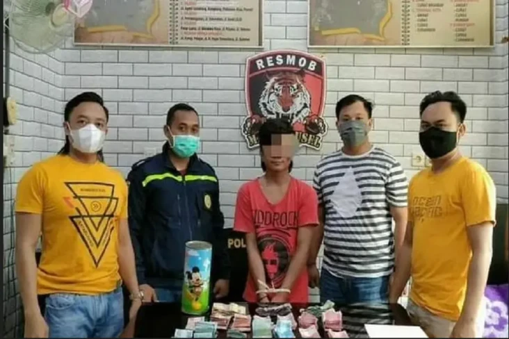 Kepergok Curi Celengan...