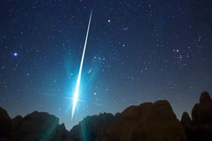 Meteor Antarbintang...