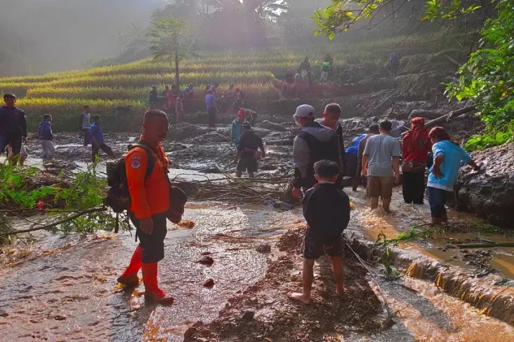 Tim SAR Gabungan Kembali...