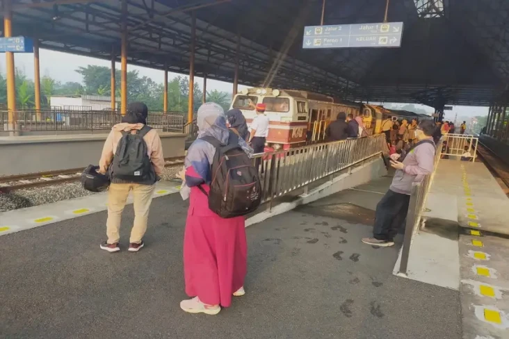 Mudik Naik Kereta Api,...