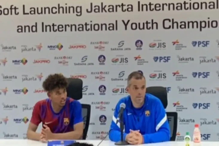 Pelatih Barcelona U-18...