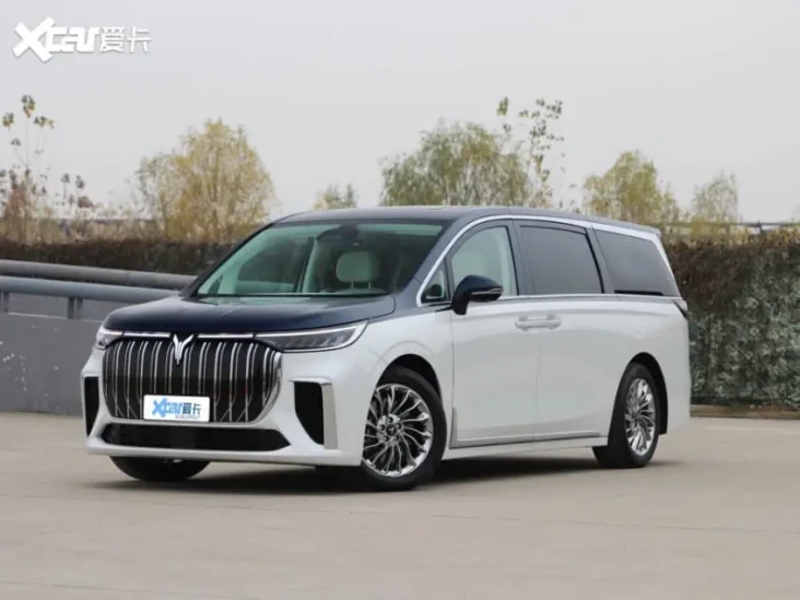 Mirip Toyota Alphard,...