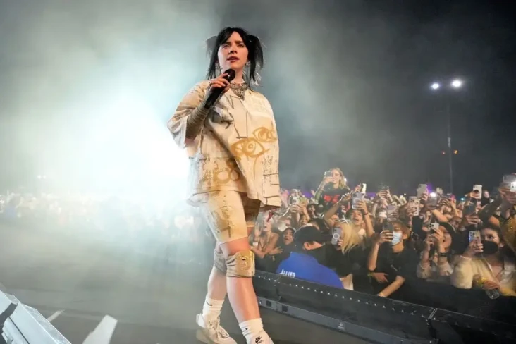 Billie Eilish Soal Tampil...