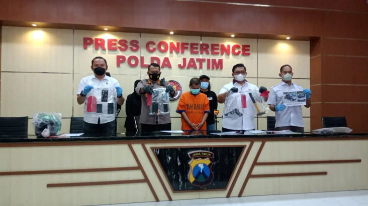 Selain Asmara Terlarang,...