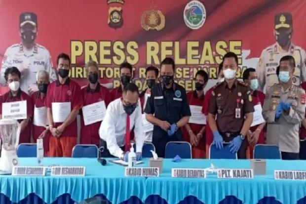 Polda Sumsel Tangkap...