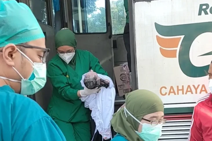 Ibu Ini Lahirkan Bayi...
