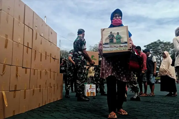 Pangdam Hasanuddin Bagi...
