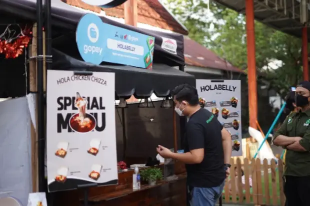 Transaksi dengan GoPay...