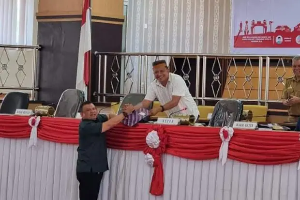 Anggota DPRD Kabupaten...