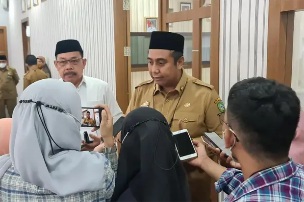 Pemkab Maros Gelar Salat...