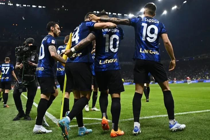Pecundangi AC Milan,...