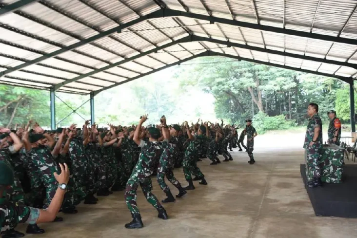 Pangdam Jaya Mayjen...