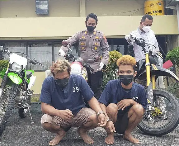 Apes! 2 Pemuda Dibekuk...