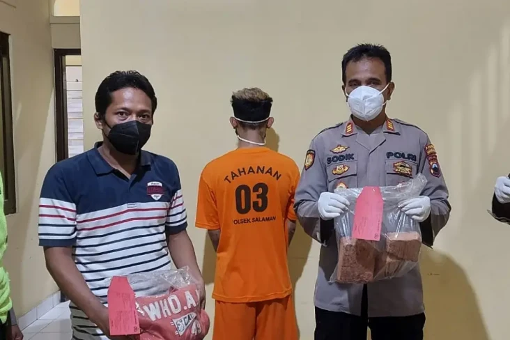 Balas Dendam, 2 Pemuda...