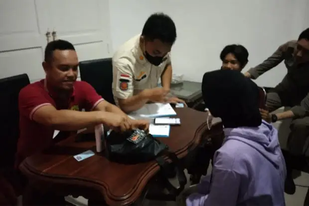 3 Pasangan Diduga Mesum...