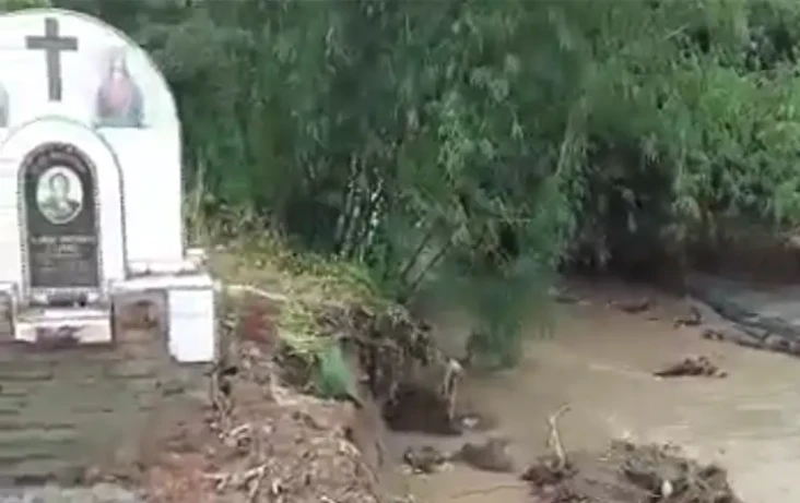 Tanah Tergerus, Belasan...