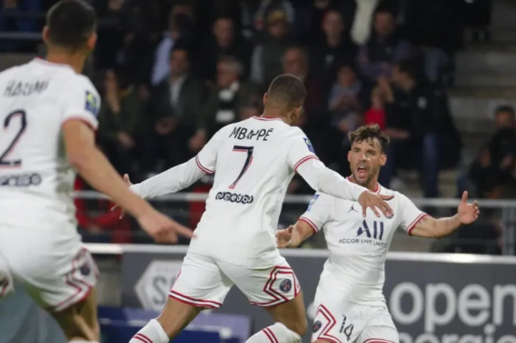 Hasil Angers vs PSG:...