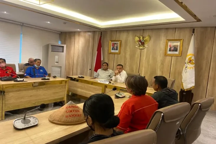 Audiensi 1 Jam dengan...