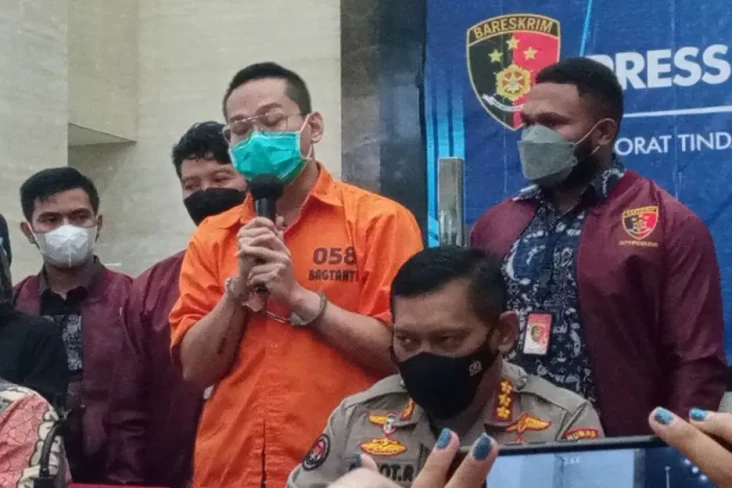 Bareskrim Tahan Adik...